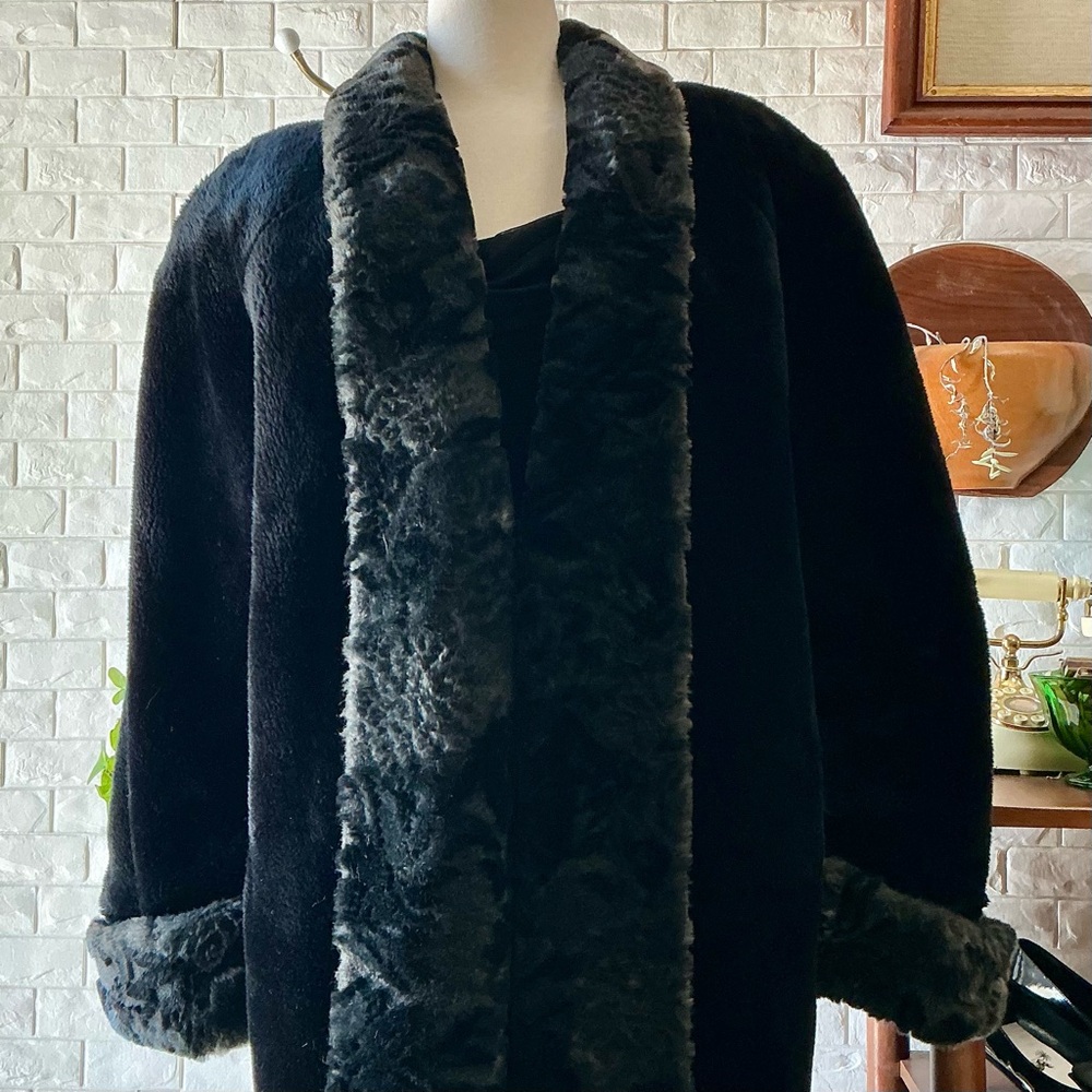Vintage 1980s Faux Fur JORDACHE Coat Faux Mink Patterned Trim Satin Lined Coat - Picture 3 of 15